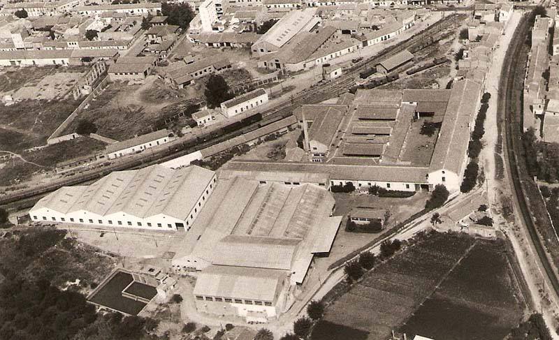 Antigua fábrica de Cobarro, actual Plaza Adolfo Suárez y demás edificios